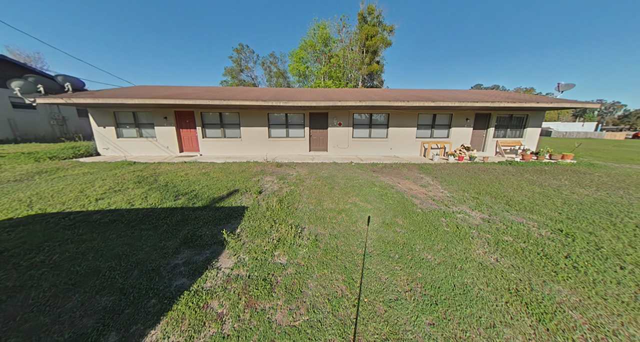 Beautiful 1 Bed 1 Bath Close to Town