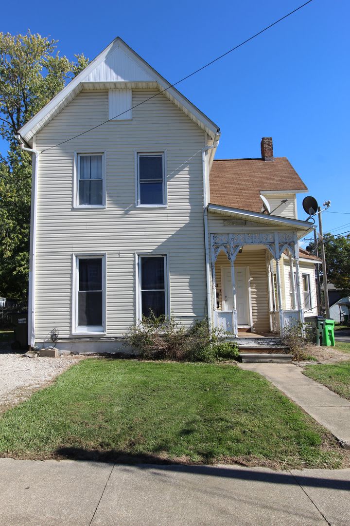 Upstairs Studio Apartment
