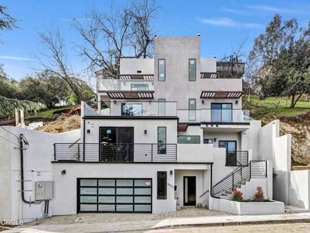 3933 Glenalbyn Drive