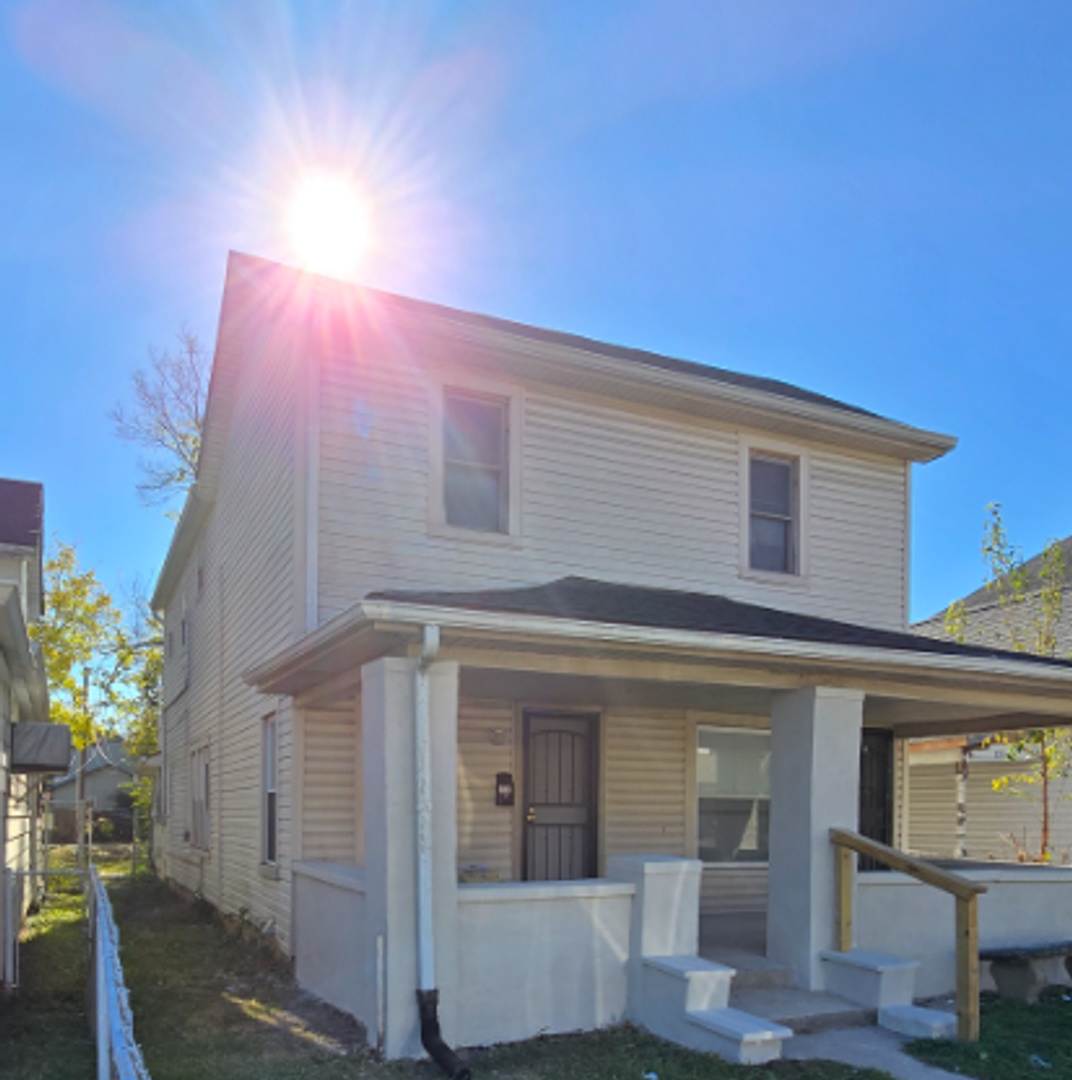 Two Bedroom Duplex located on the Westside near West 25th and MLK Street !
