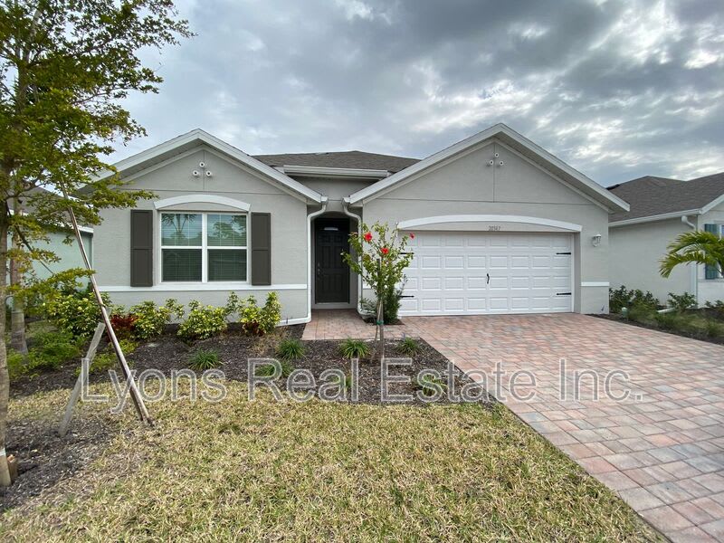 20347 Camino Torcido Loop