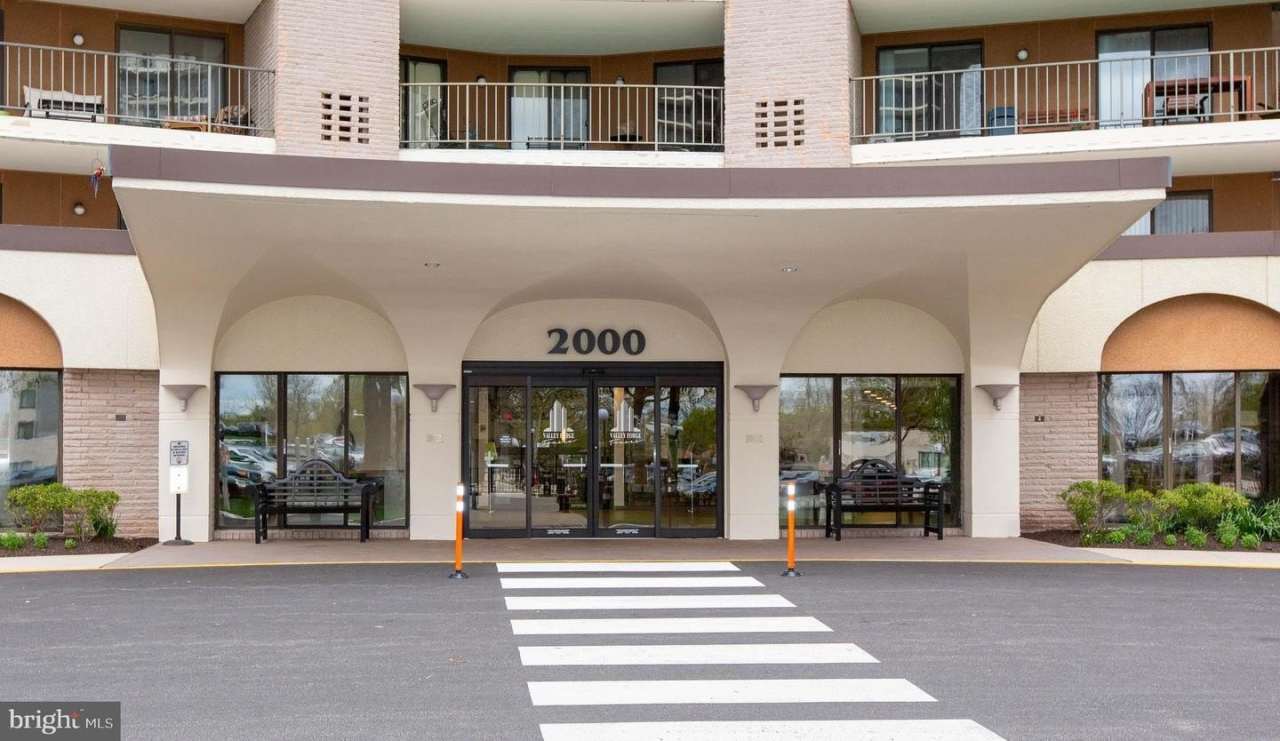 20930 VALLEY FORGE CIR #930