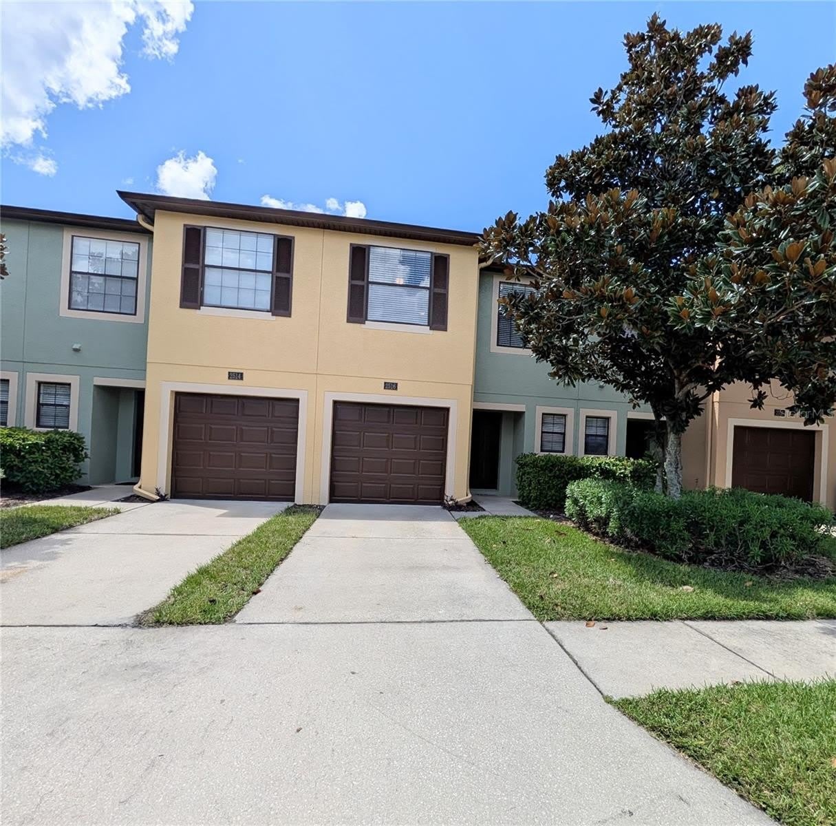 2516 OLEANDER LAKES DRIVE