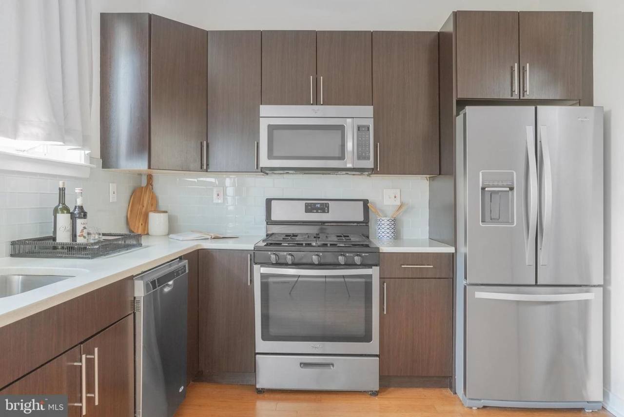 Modern 3 Bedroom 2.5 Bath Available In Fairmount!