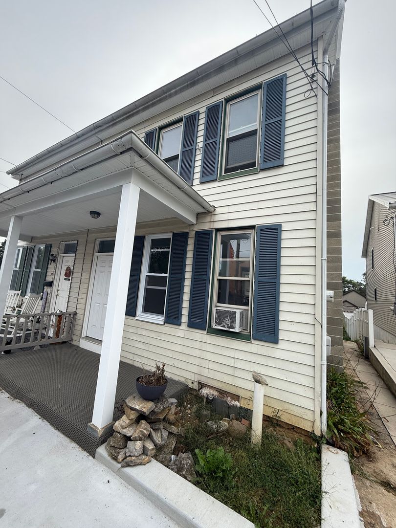 2 bedroom with a bonus room! Newville PA!
