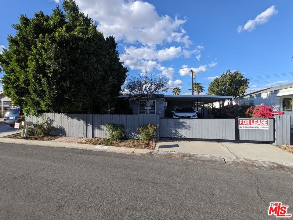 32180 Saucon Valley St