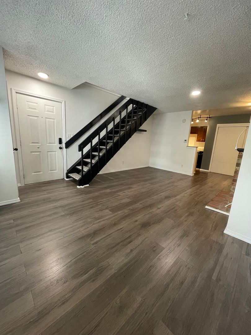 2 Bedroom 1 Bath Condo Available Now!!