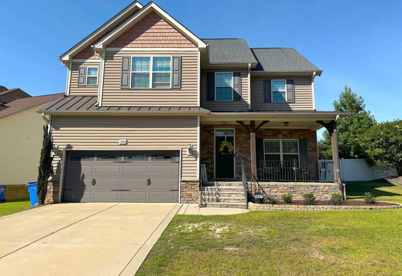 Huge Home in Jack Britt For Rent!