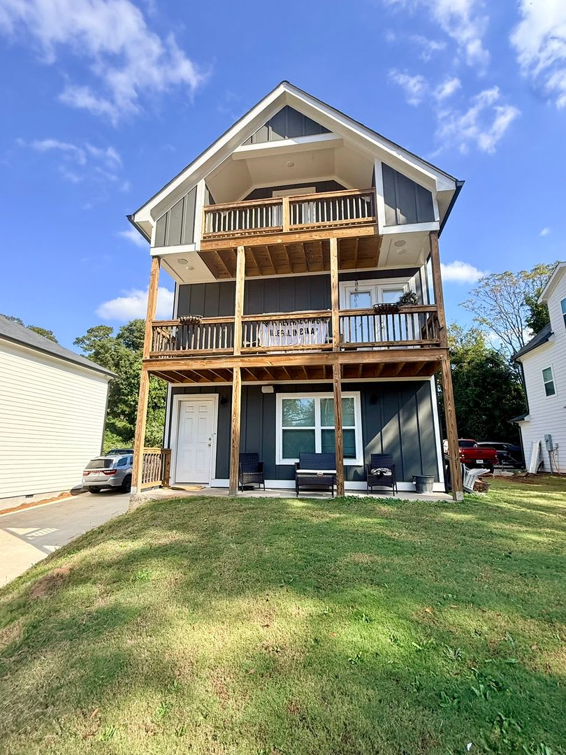 4 BR/ 4 BA Home Located on MLK