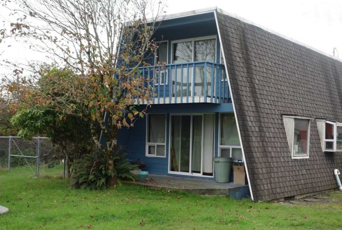 2 Story 2 Bedroom 1 3/4 Bath Chalet Style on the Golf Course