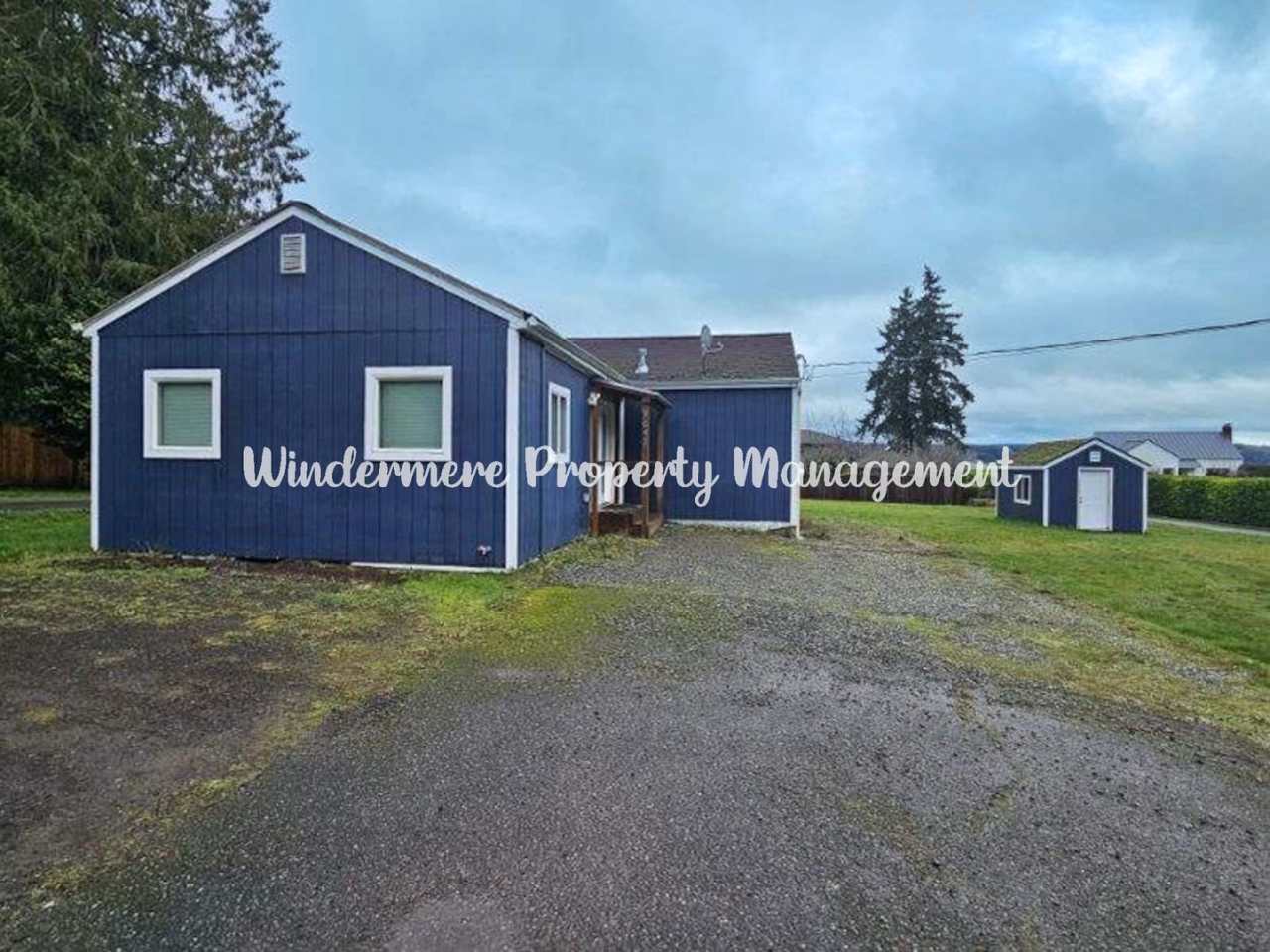 Conveniently located 2 bed with loft in Central Kitsap, Large yard