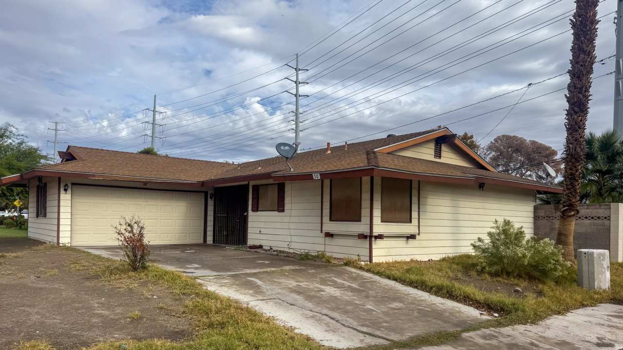 50 Shadow Ln Las Vegas, NV 89106