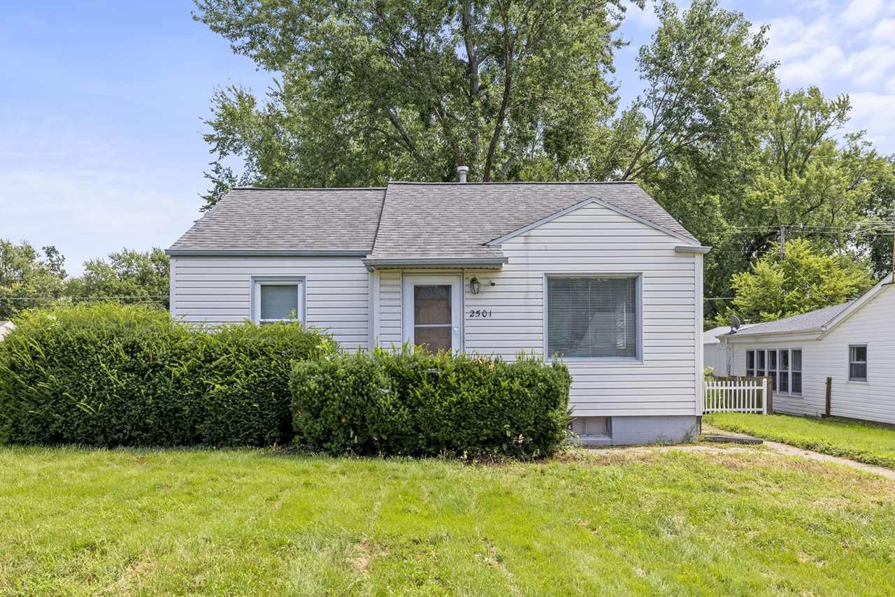 Cozy 3-Bedroom Ranch with Garage in Charming Old Towne Bellevue