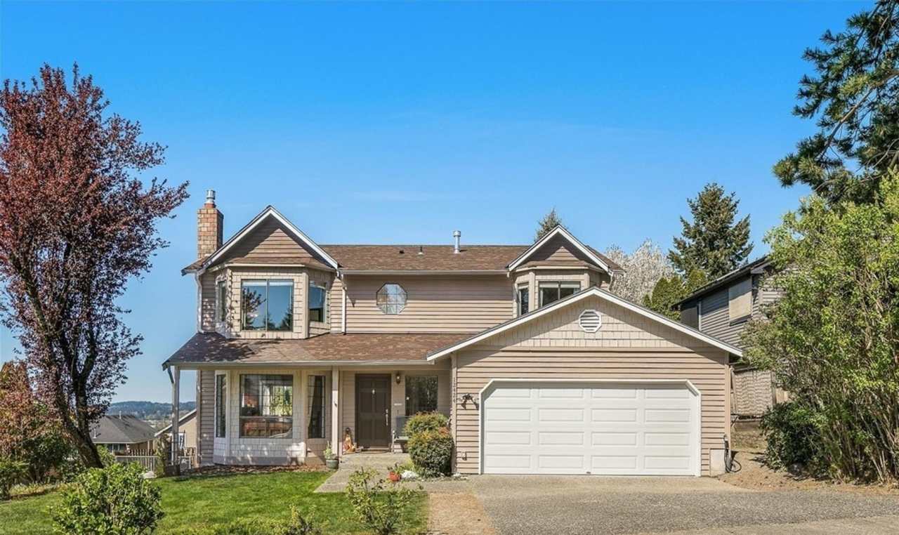 Modern Luxury: 4-Bed, 4.5-Bath Fully Remodeled Home