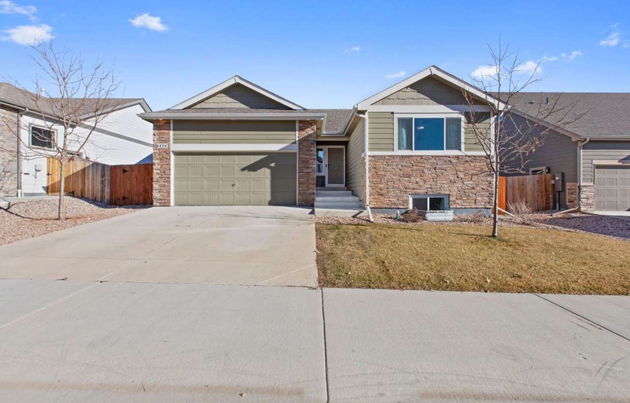 Charming 5-Bedroom Ranch Home with Modern Comforts – Pet-Friendly!