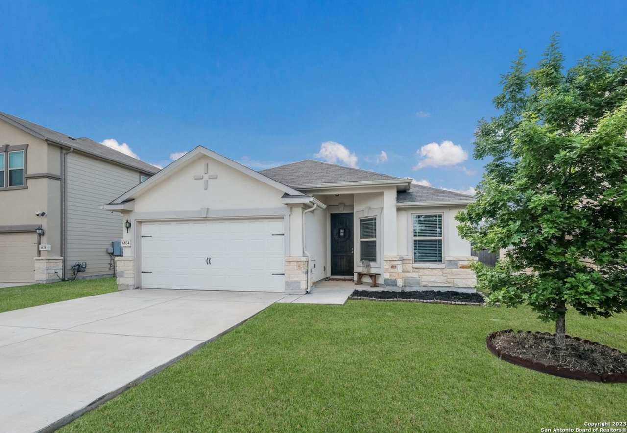 Room in 3 Bedroom Home at Dashmoor Creek
