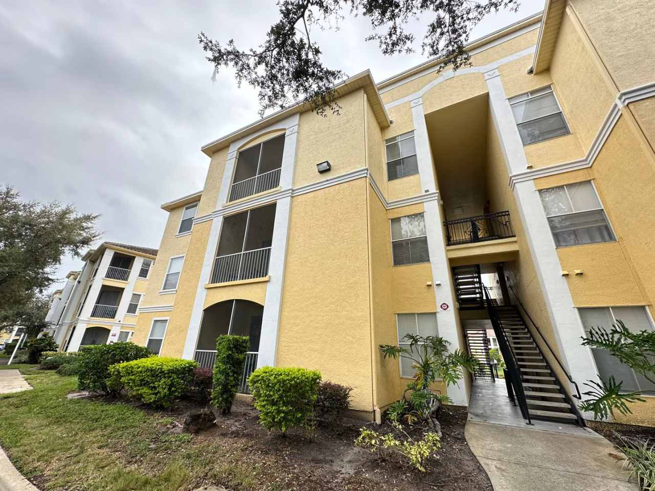 Lovely 4BR/2BA Visconti Condo in Maitland!