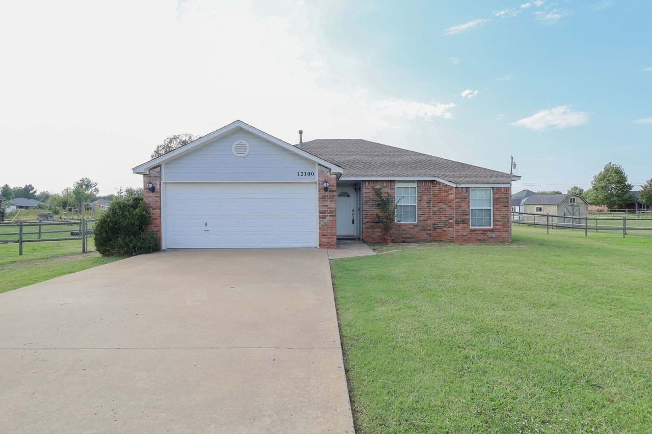 3 Bed / 2 Bath in Collinsville!
