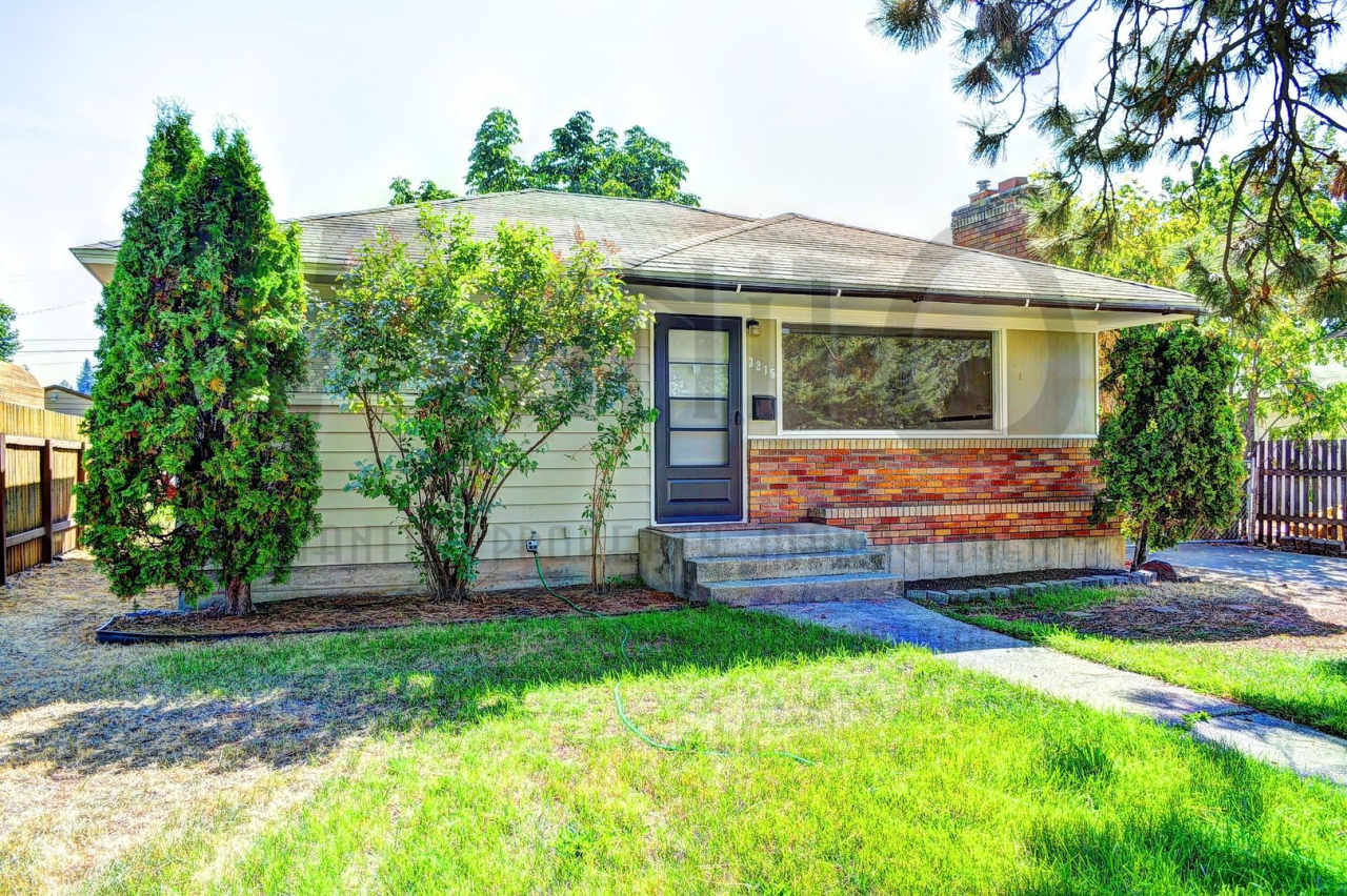 Charming, Clean Bungalow