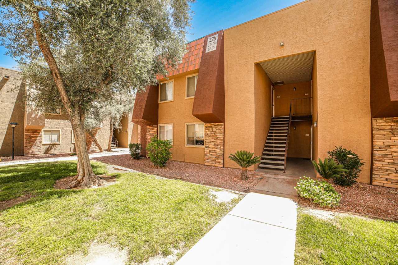 2 bedrooms / 2 bathrooms $1,280.00