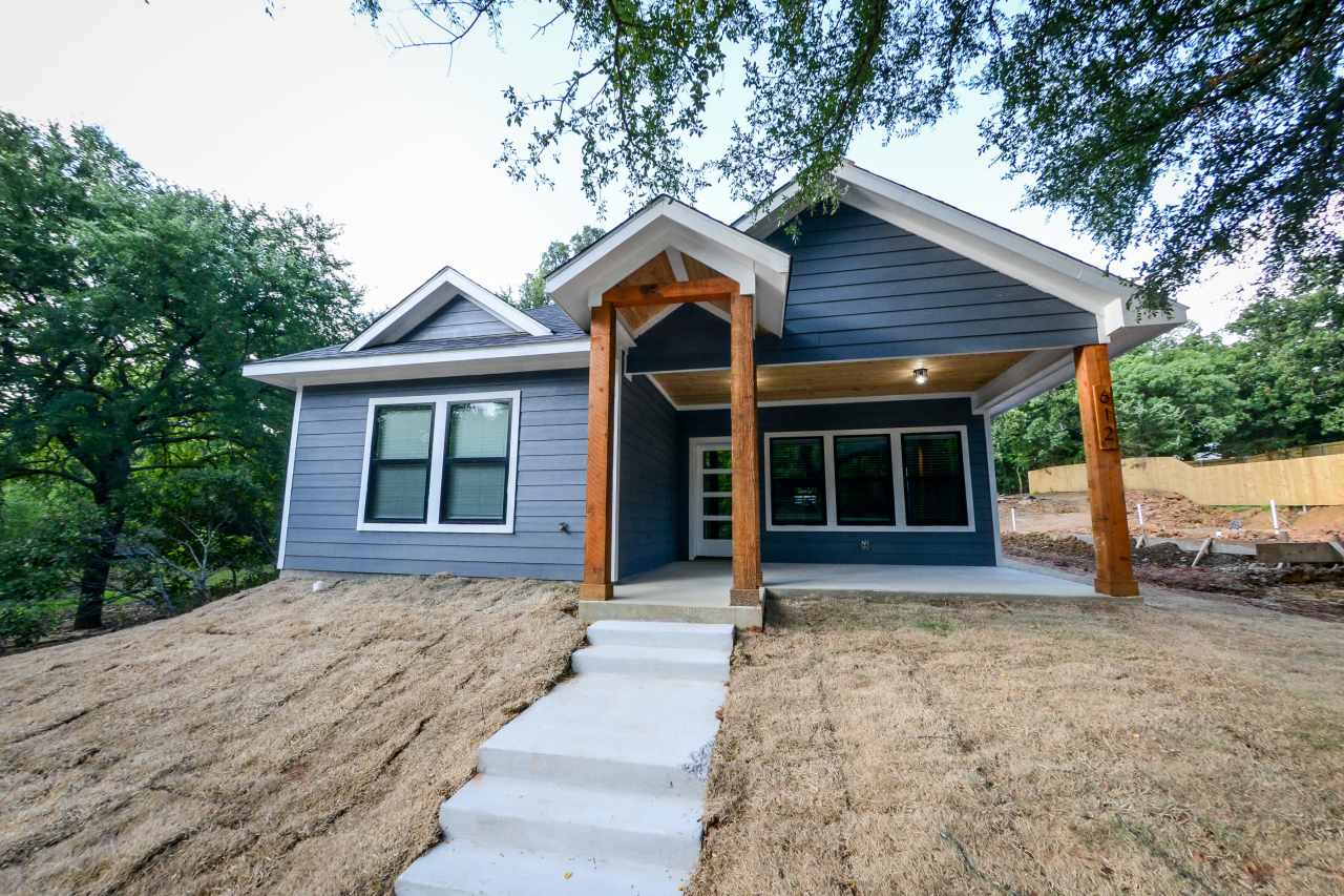 612 East Shepherd Street