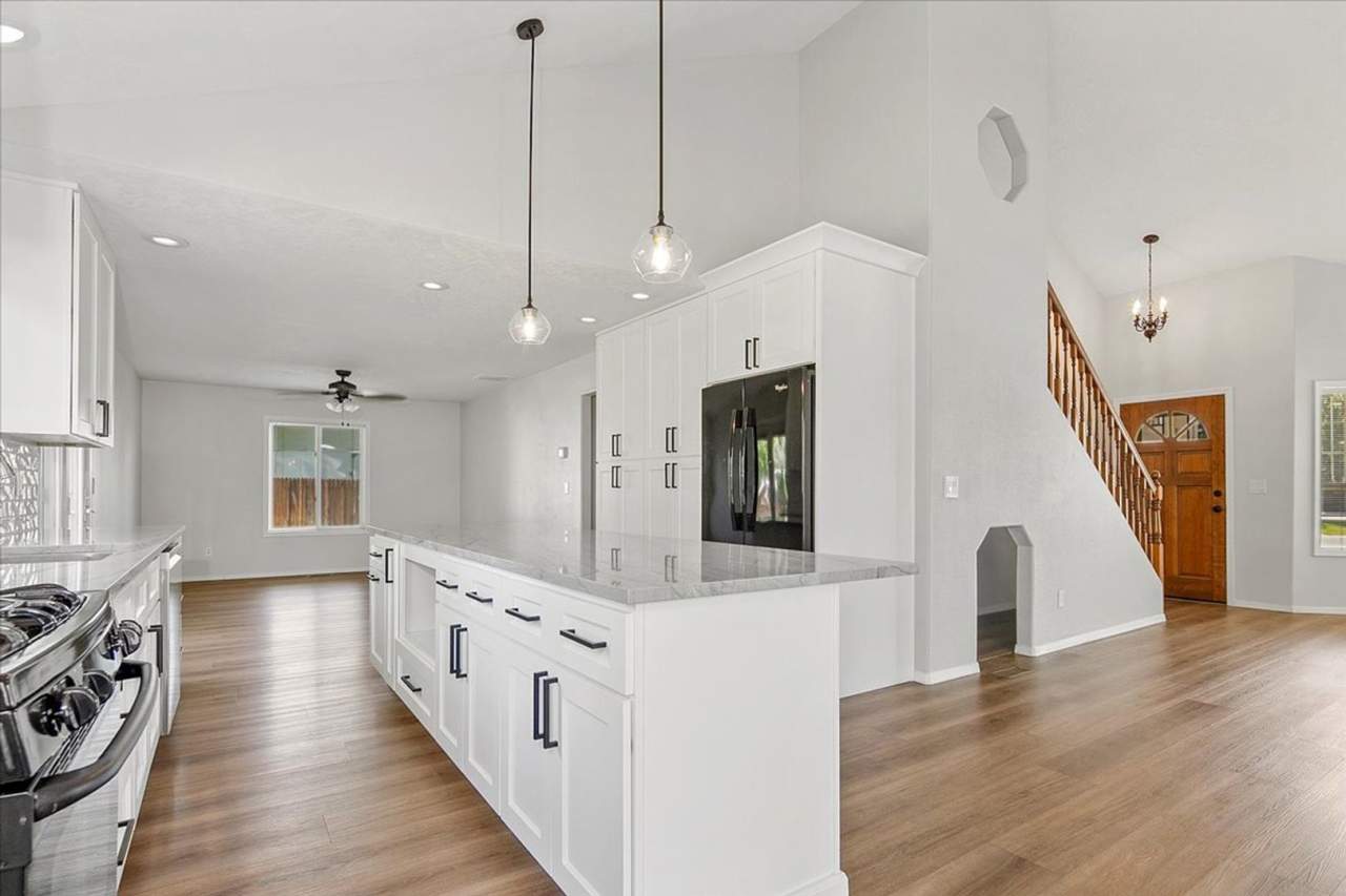 Newly Remodeled 3Bed/3Bath Home In Cut-De-Sac - Pet Friendly (Extra Large Backyard)