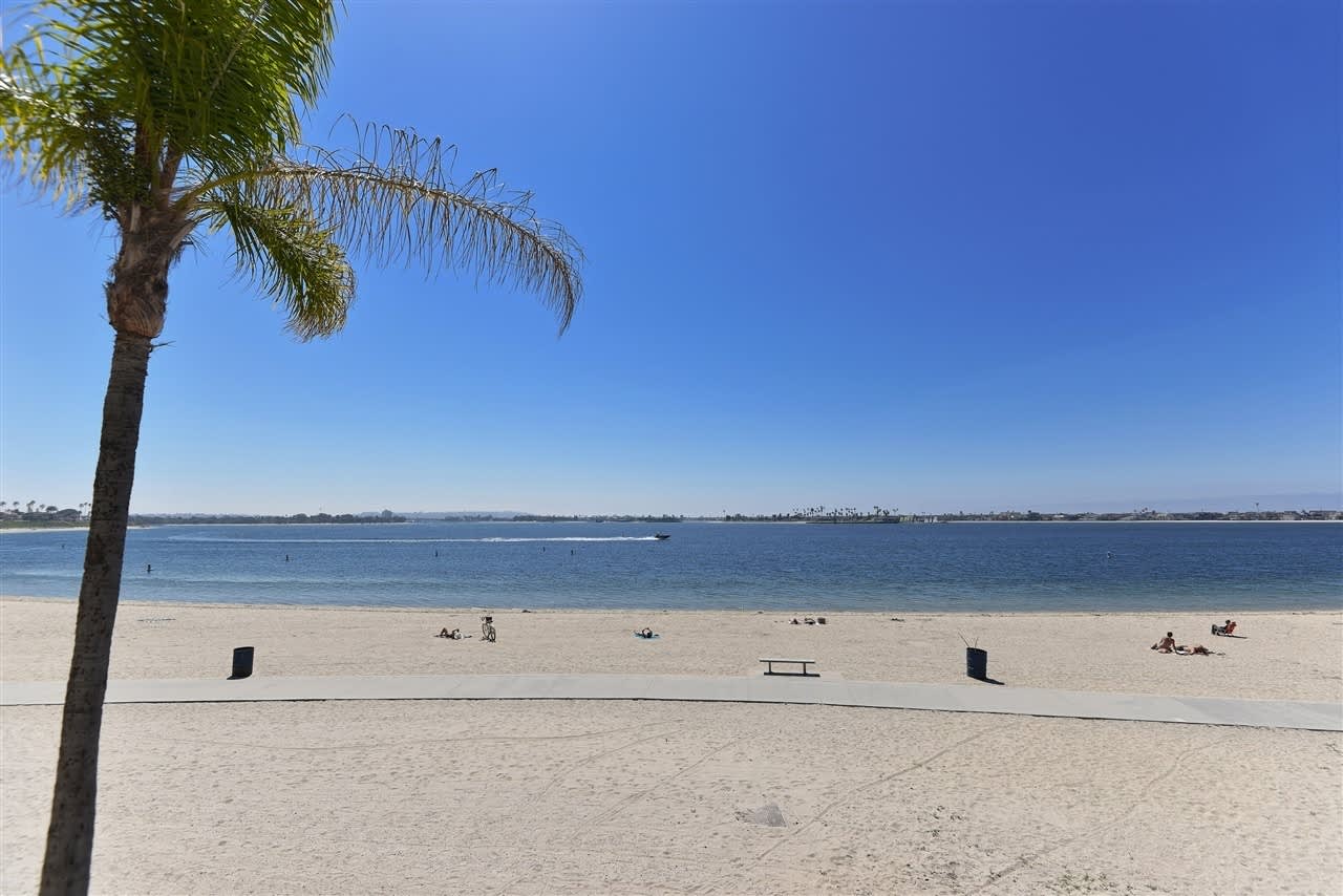 1327 La Palma Street