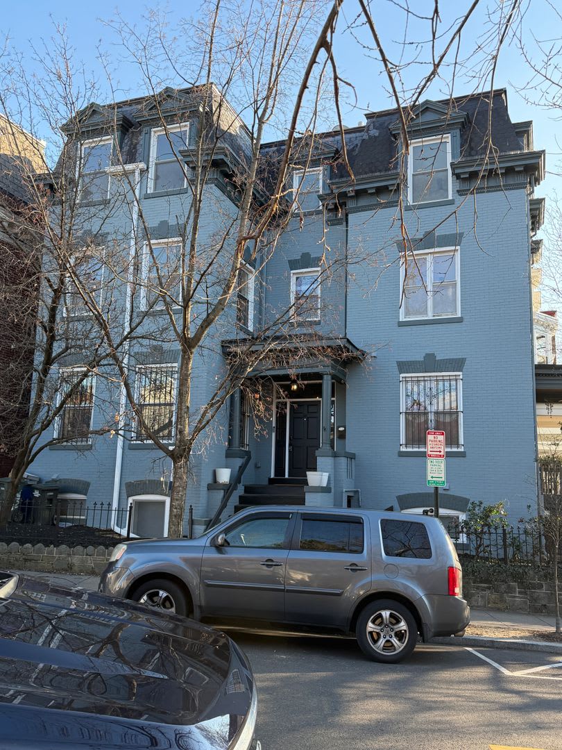 LARGE Updated 5 bedrooms 2.5 Baths - Custom Renovations - Great Location!