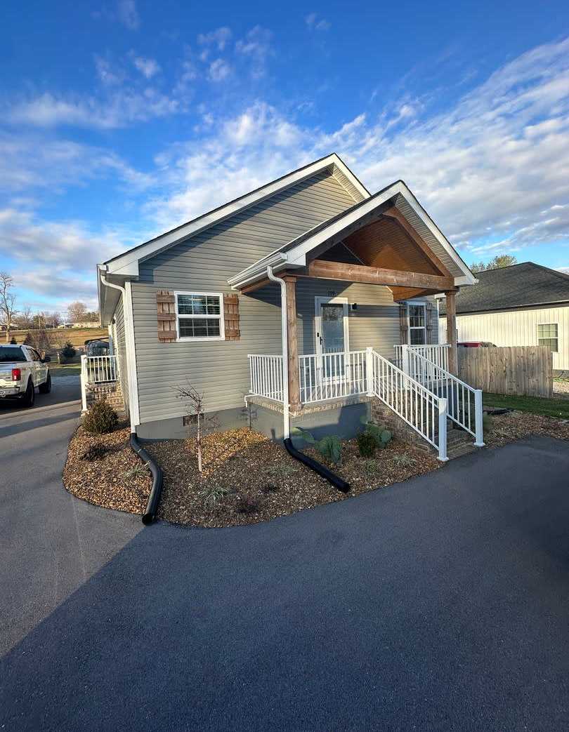 Beautiful Like New Home in McMinnville!