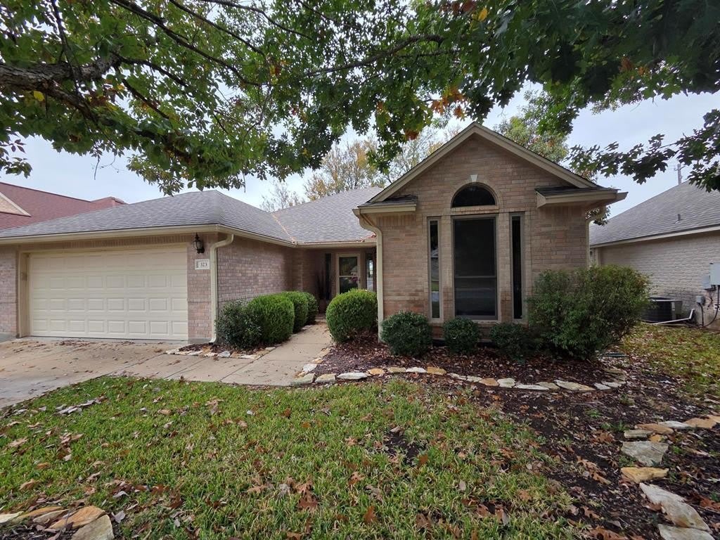 323 -- Chase Oaks Place