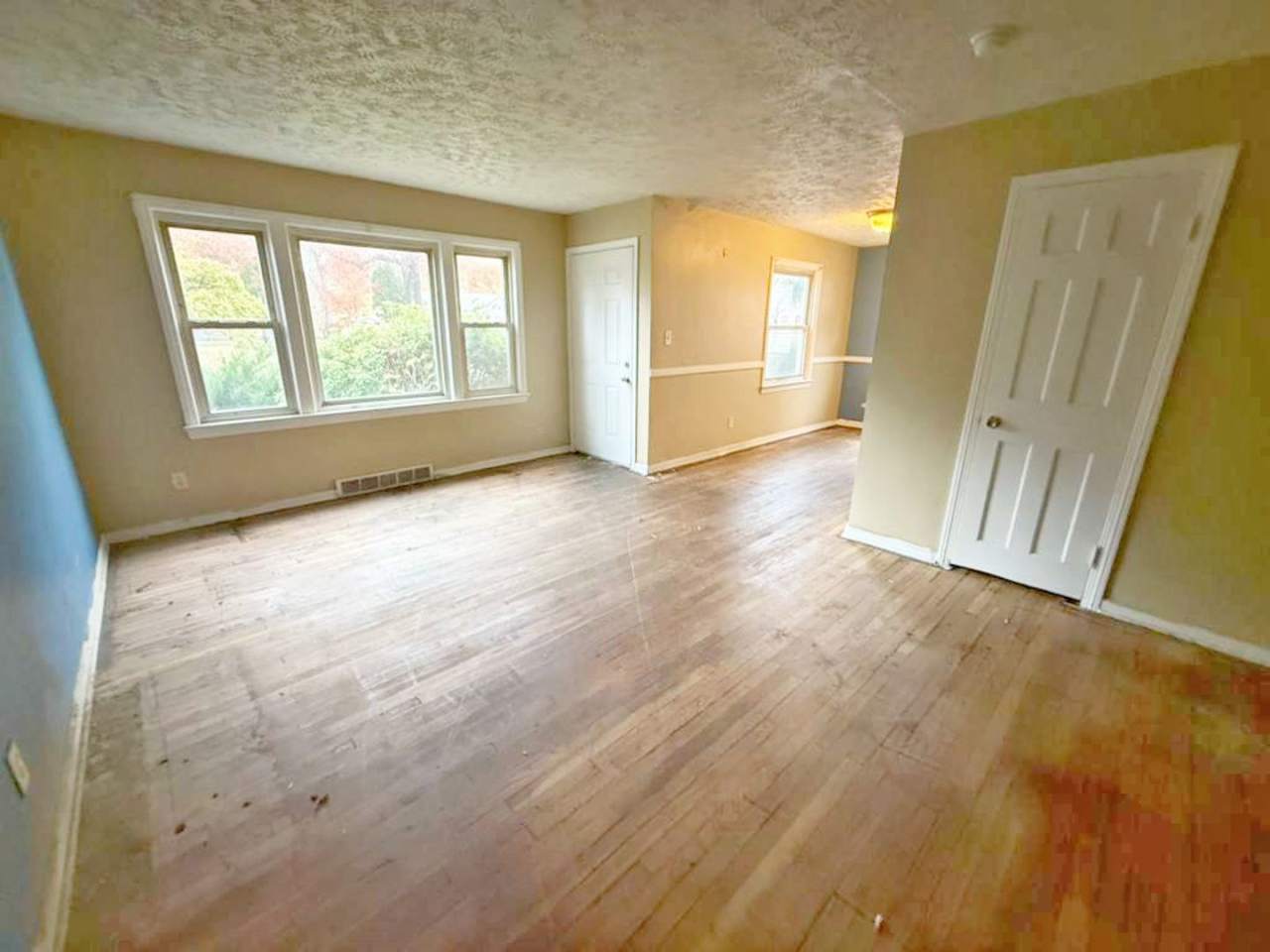 2 BED 1 BATH BEAUTIFUL SINGLE FAMILY HOME