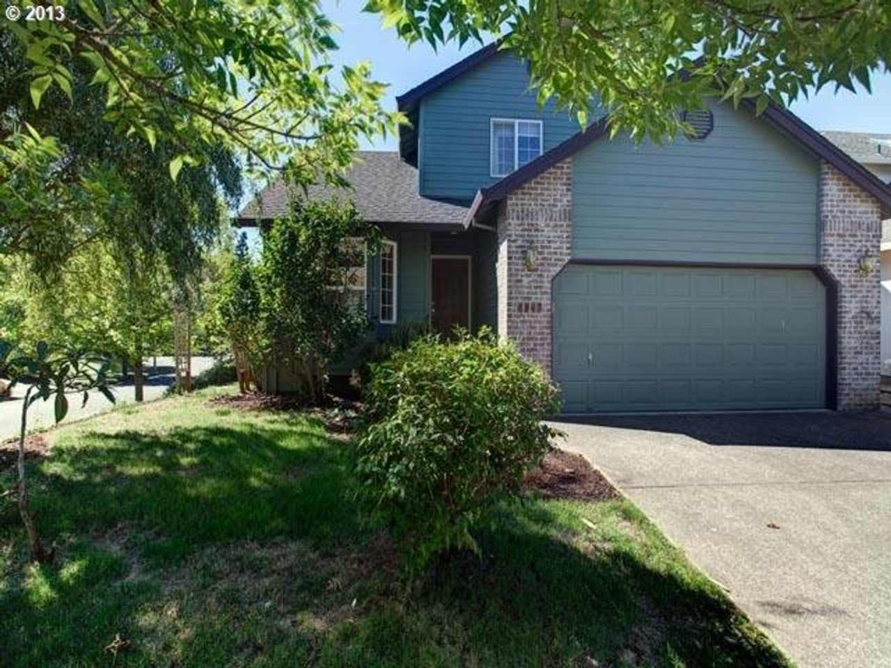 SUNNY  BRIGHT SINGLE FAMILY HOME IN HILLSBORO