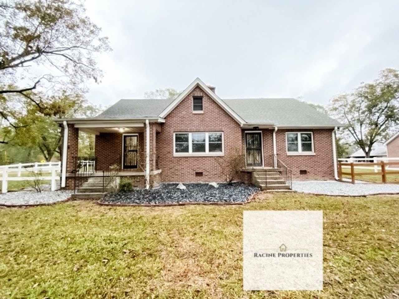 Two Story Home in Clinton!