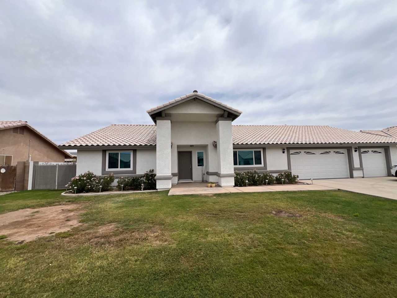 4 BEDROOM POOL HOME!