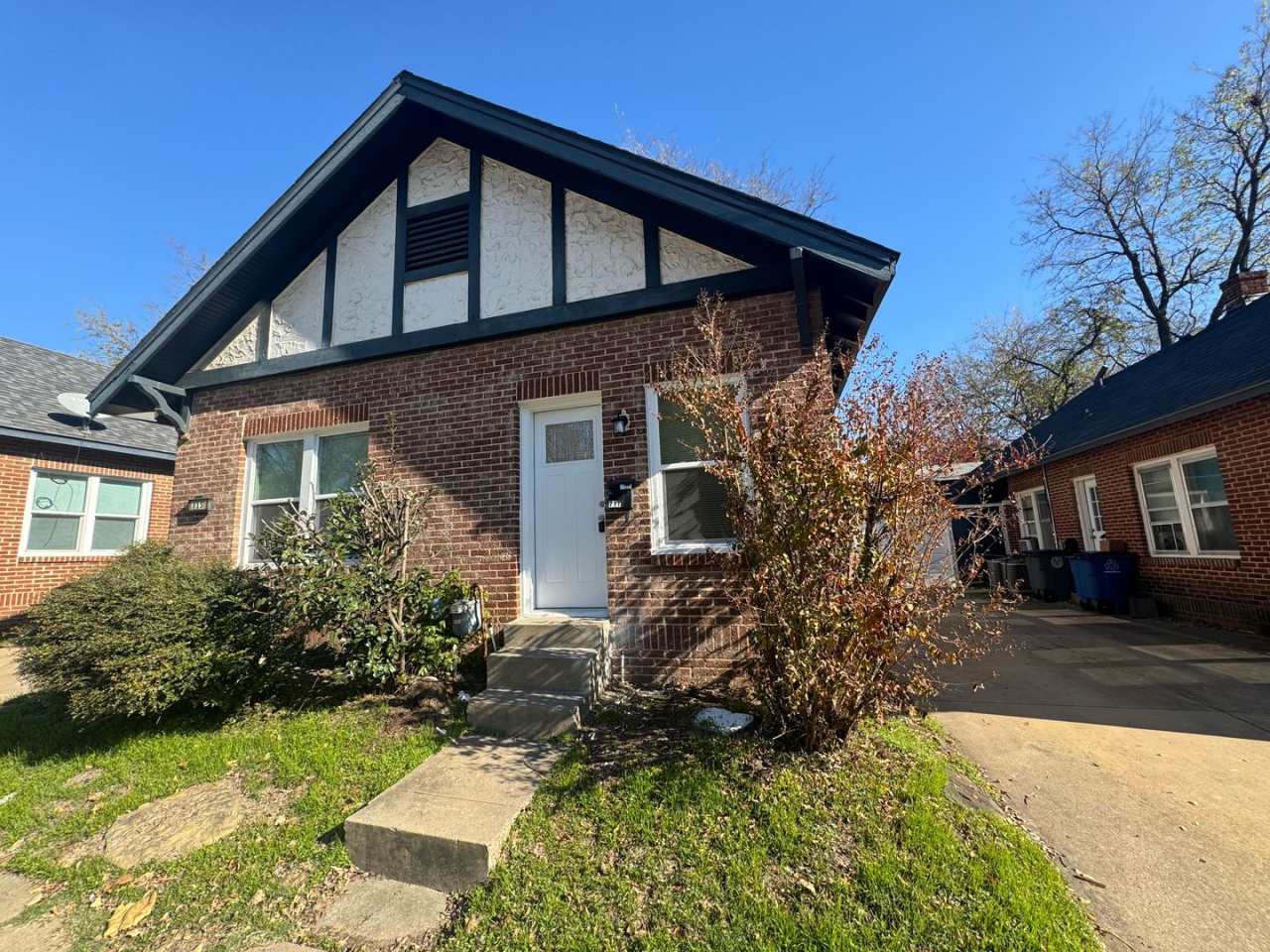 Newer Remodel 1 bed 1 bath with Private Patio