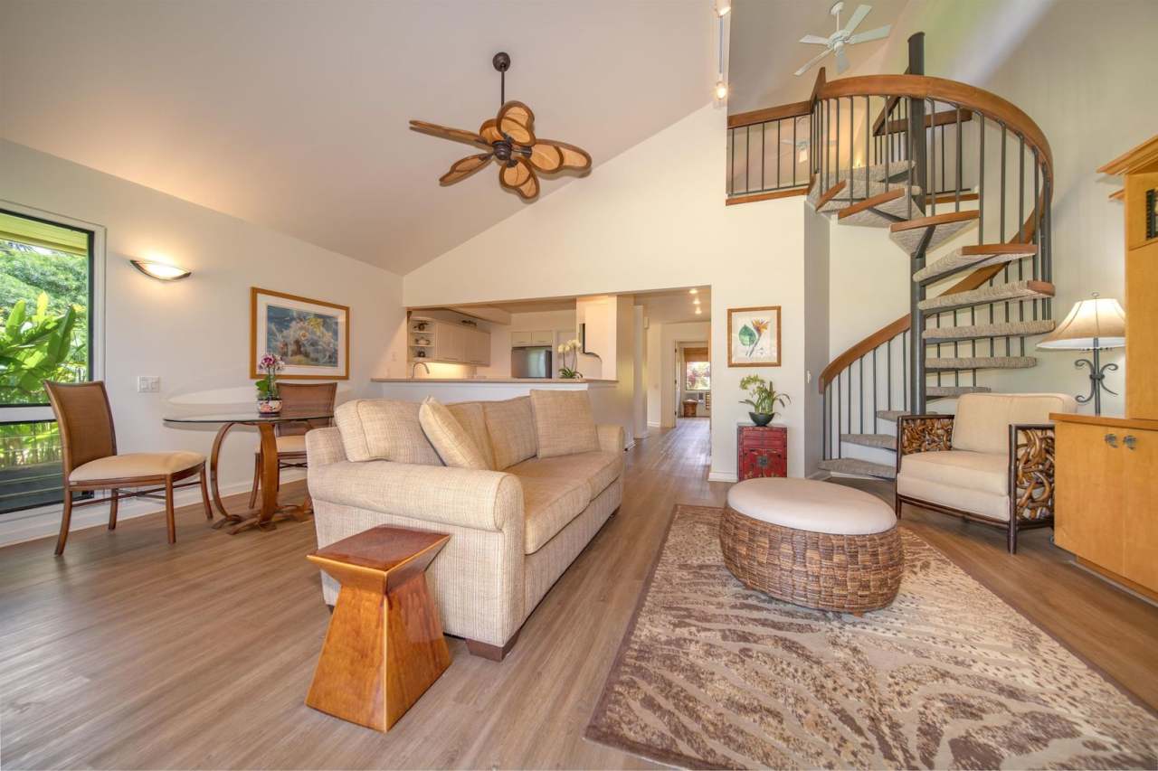 Furnished Masters Townhouse, Upgraded, Rare End Unit, 1 bedroom + loft with Ocean View