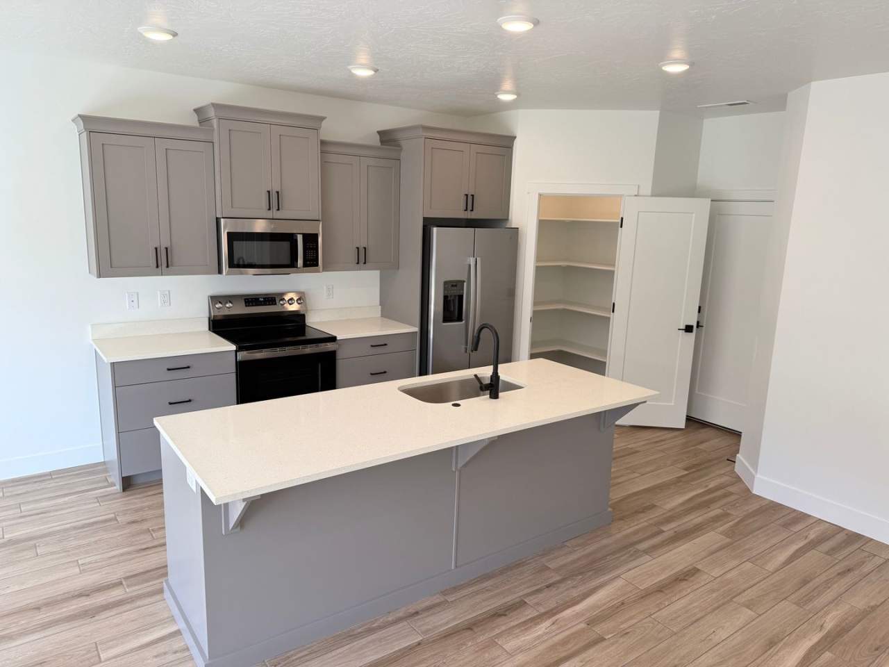 Brand New Hurricane Heights Town Home- Bigger Yard