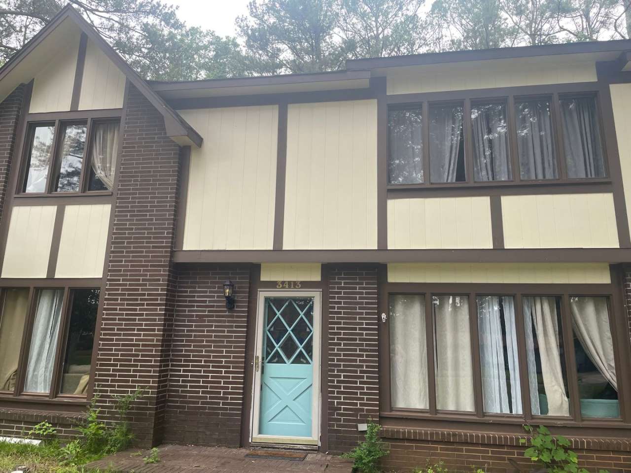 4 Bedroom 3 Bathroom Home With Swimming Pool Available!