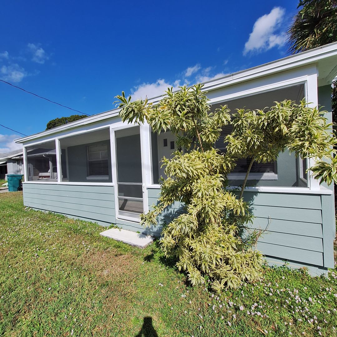 PEACEFUL NEIGHBORHOOD WITH 2 BEDROOMS AND LARGE BACK YARD