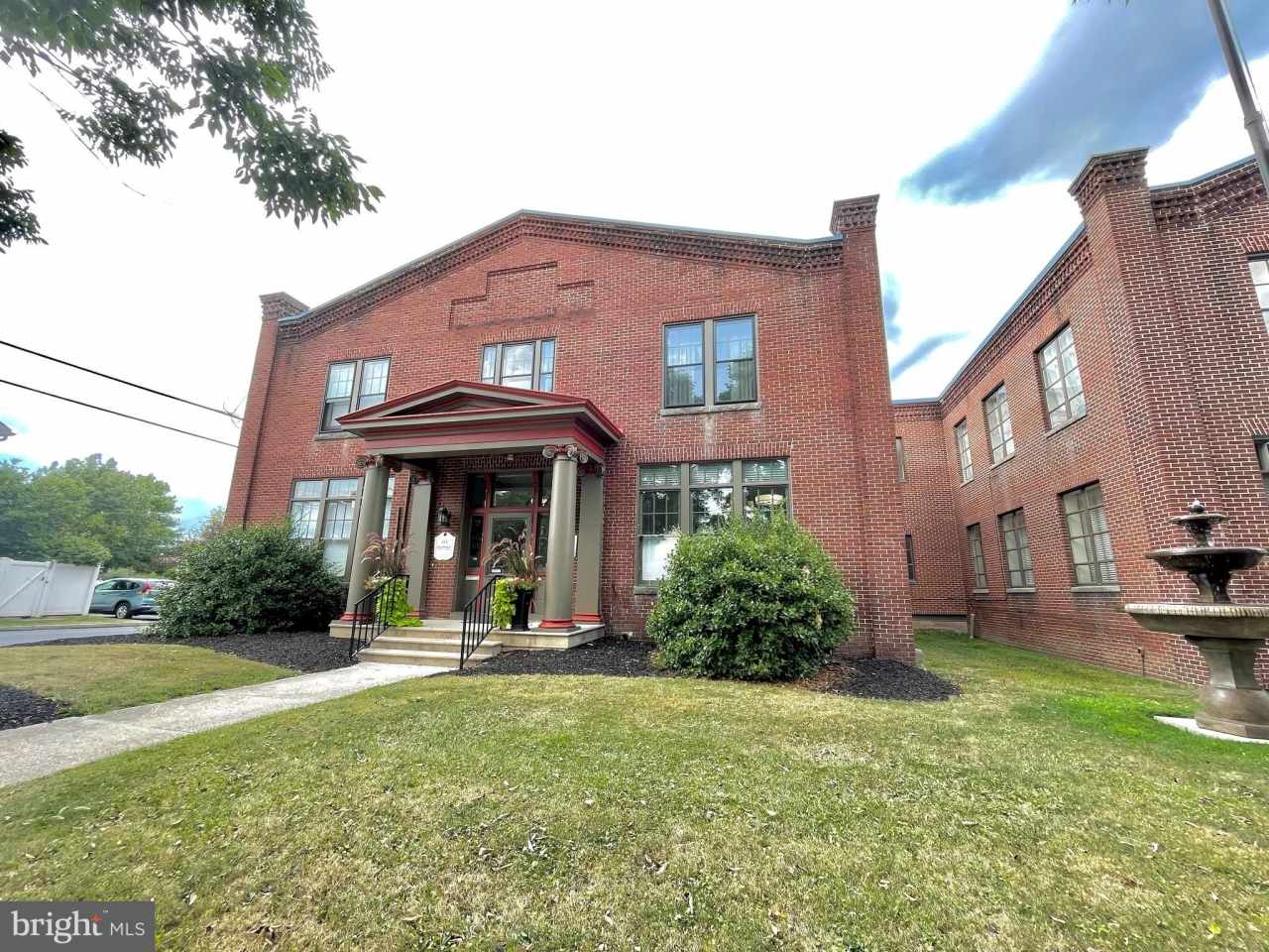 302 YORK Street unit: Apt 2