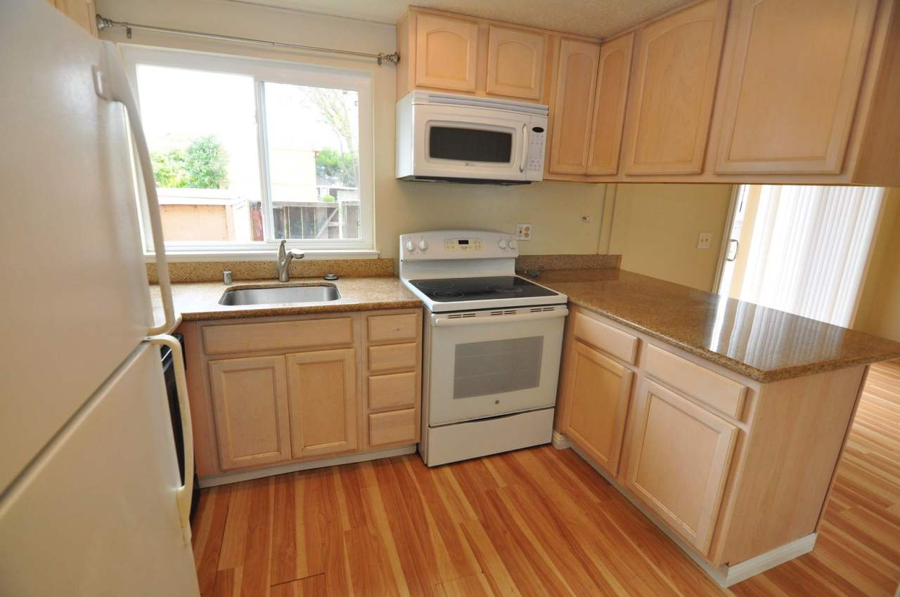 3 bed 1.5 bath Condo available now! 532 Tyrella Ave, #2, Mountain View, CA 94043