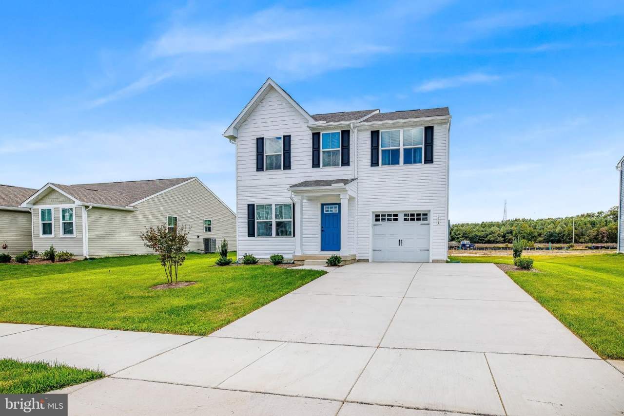 704 FOUR SEASONS Court