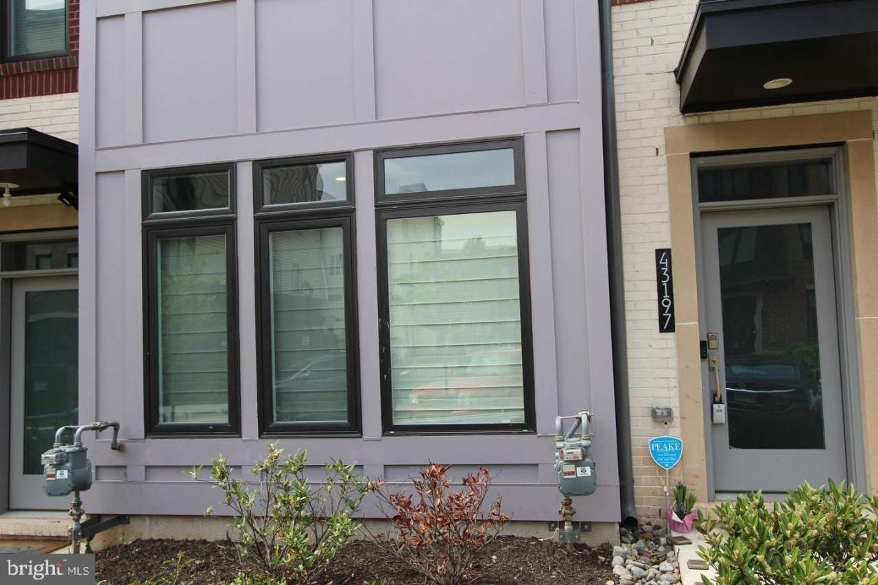 43197 MONGOLD Square