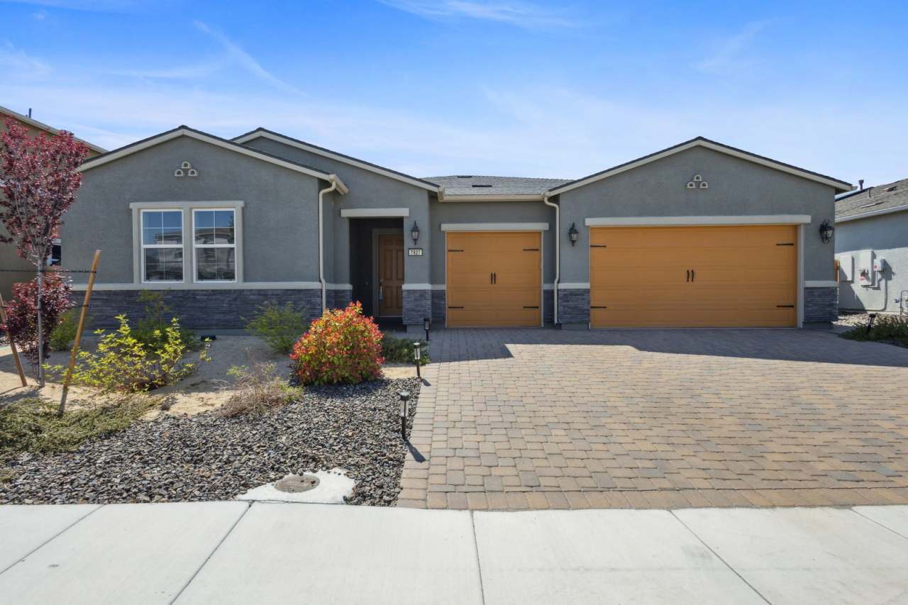 Luxurious 4 year old 4bd/2.5ba house w/office in Spanish Springs!