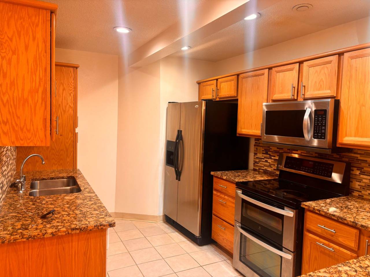 Perfect 2 Bed/2 Bath Downtown Condo w/Washer and Dryer Included!
