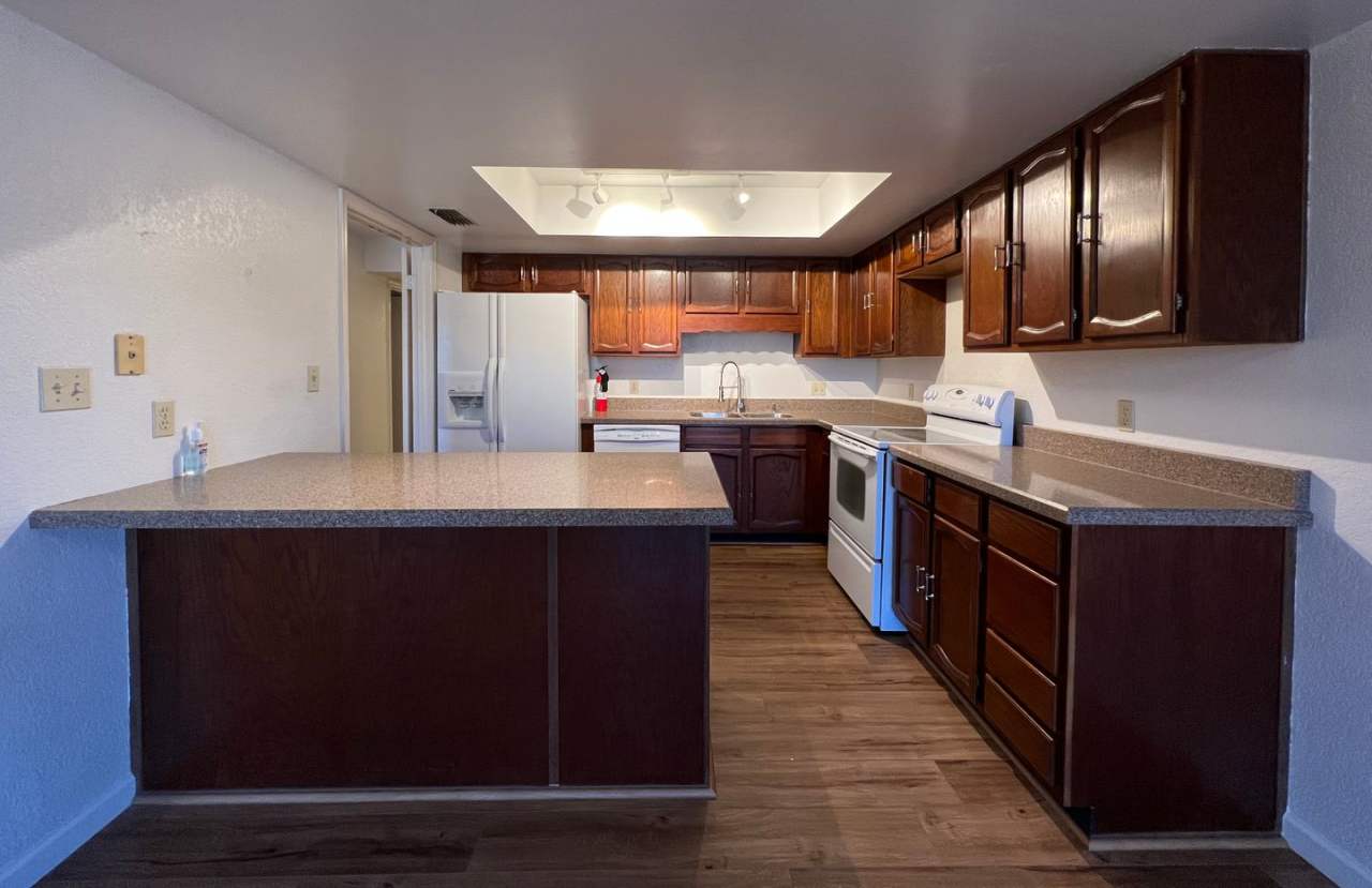 Apply Here www.realty480pm.appfolio.com/listings