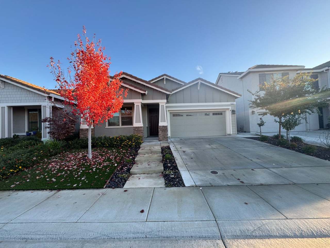 Stunning 3 Bedroom Home in Roseville near Rex Fortune Elementary and John Byouk Park!