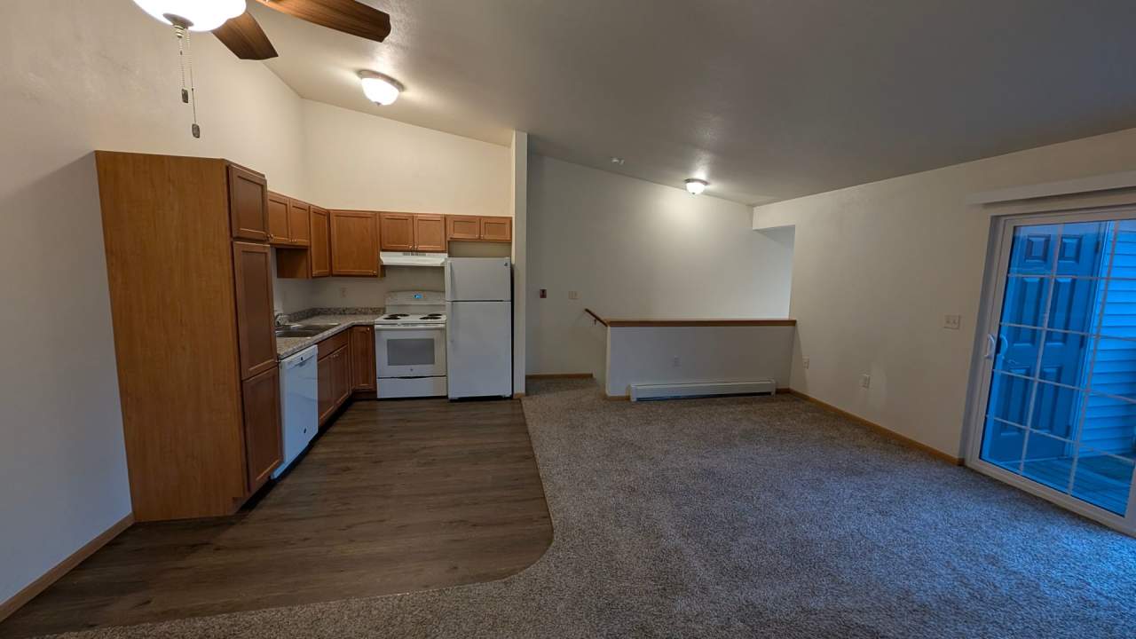 Riverwood Apartments - 514 McEvoy St