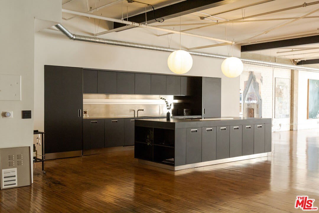 500 Molino St unit: 218