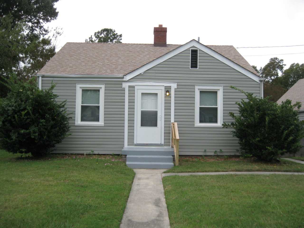 Beautiful 2BR single family with detached garage